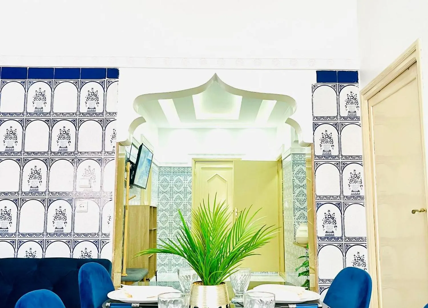 Joli Patio: Rooftop Retreat with Parking Marrakesh Apartment