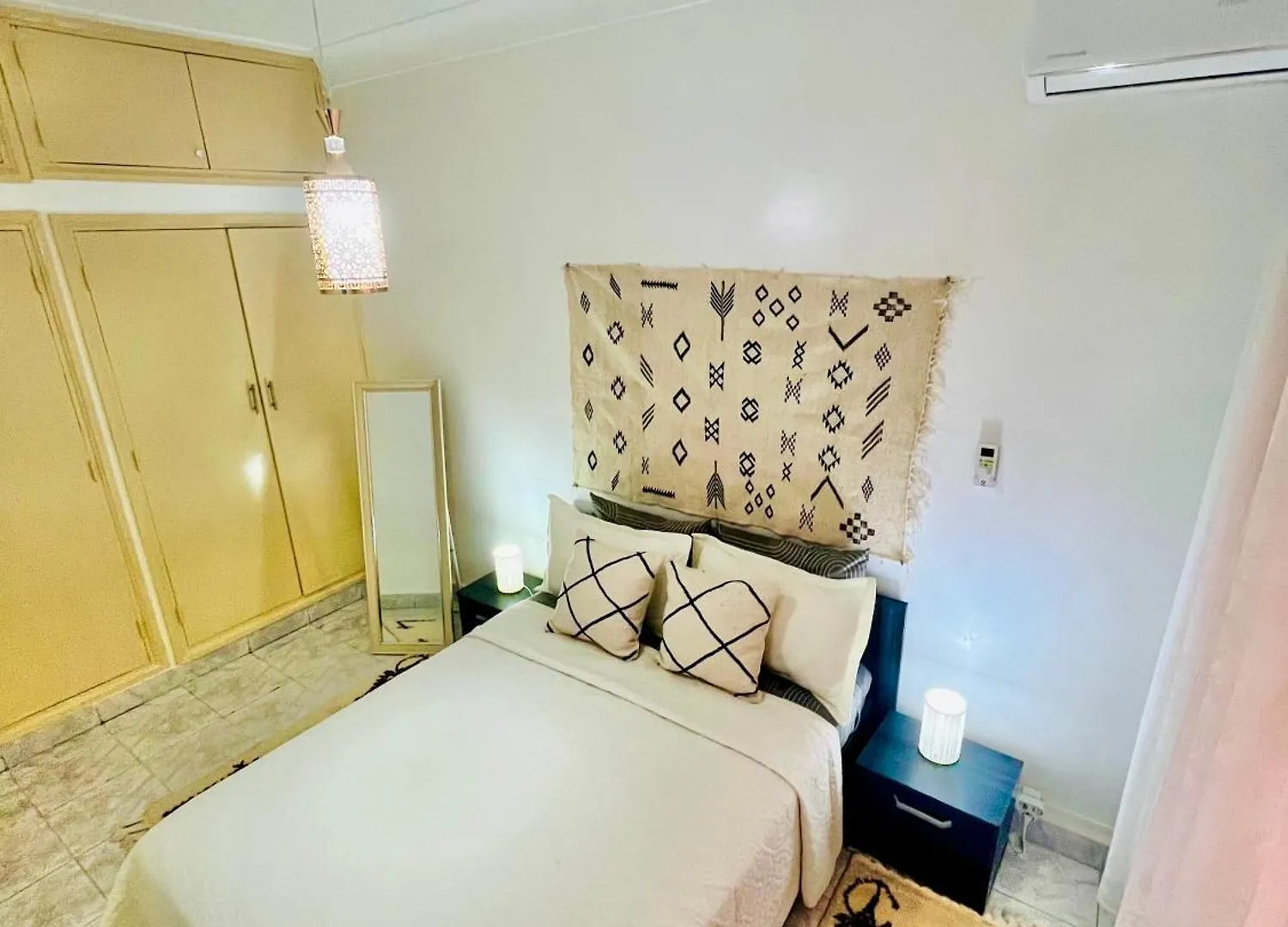 Apartment With Ac, Patio And Rooftop Appartement Climatise Avec Patio Et Toit Terrasse Marrakesch